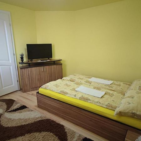 Gabriella Vendeghaz Hotel Lazarea Luaran gambar