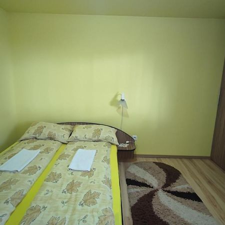 Gabriella Vendeghaz Hotel Lazarea Luaran gambar