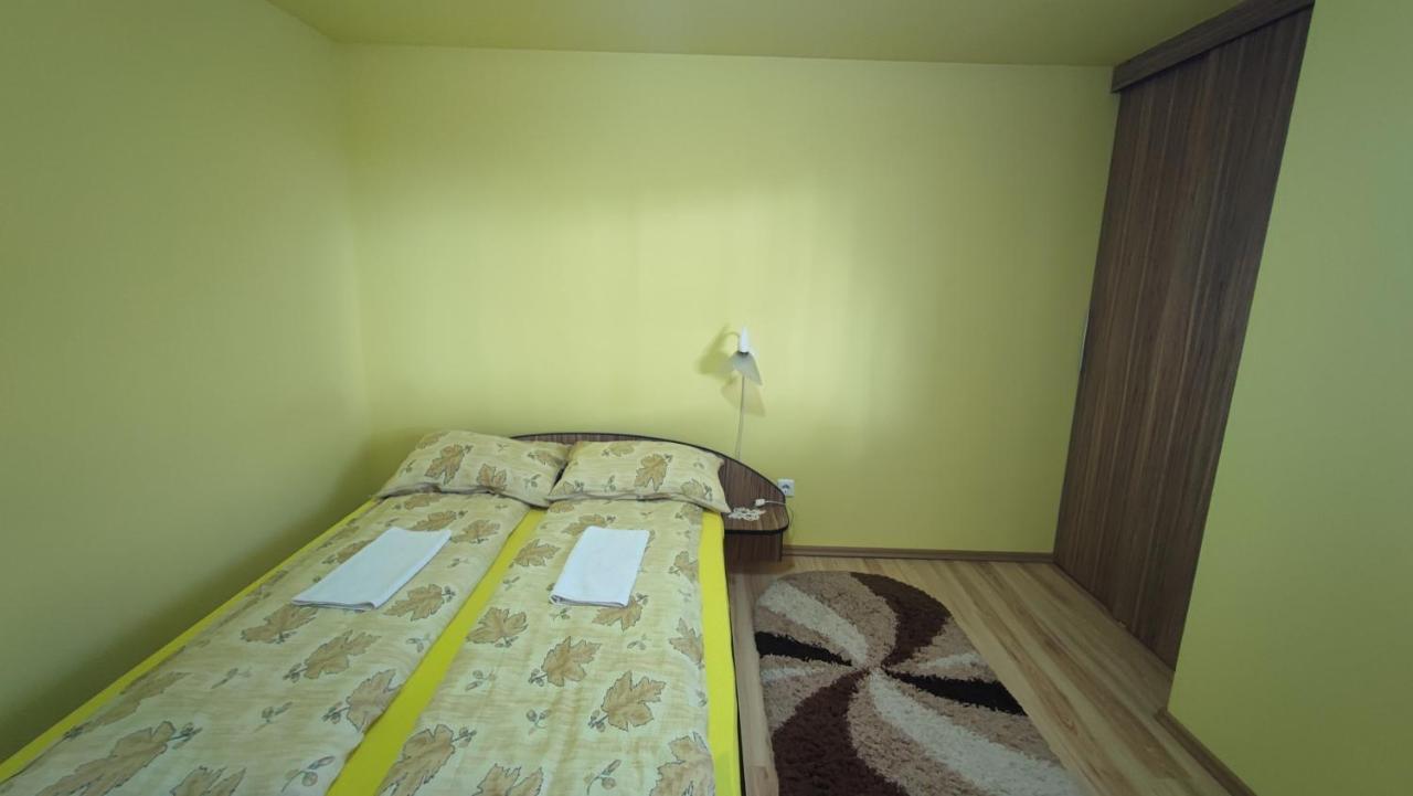 Gabriella Vendeghaz Hotel Lazarea Luaran gambar