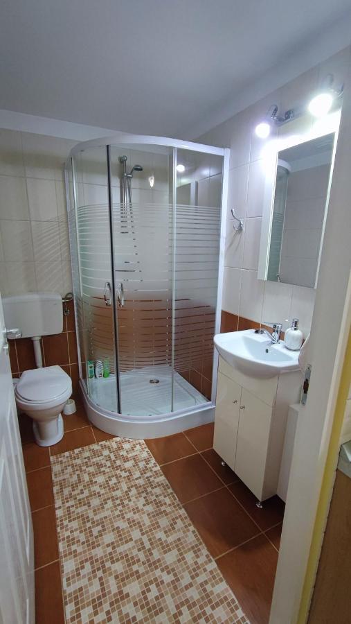Gabriella Vendeghaz Hotel Lazarea Luaran gambar