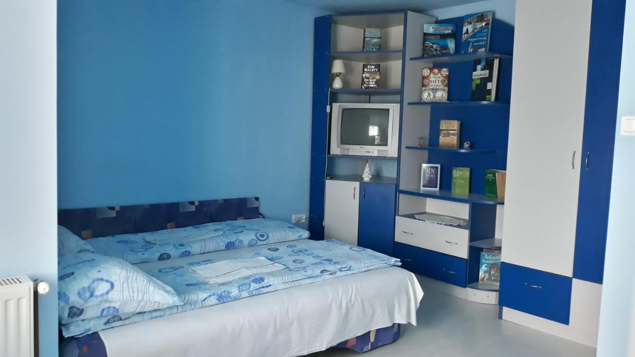 Gabriella Vendeghaz Hotel Lazarea Luaran gambar